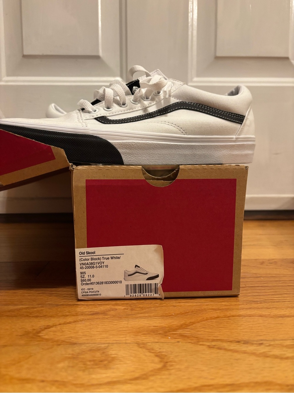 Vans Men Old Skool - White with Black Stripe